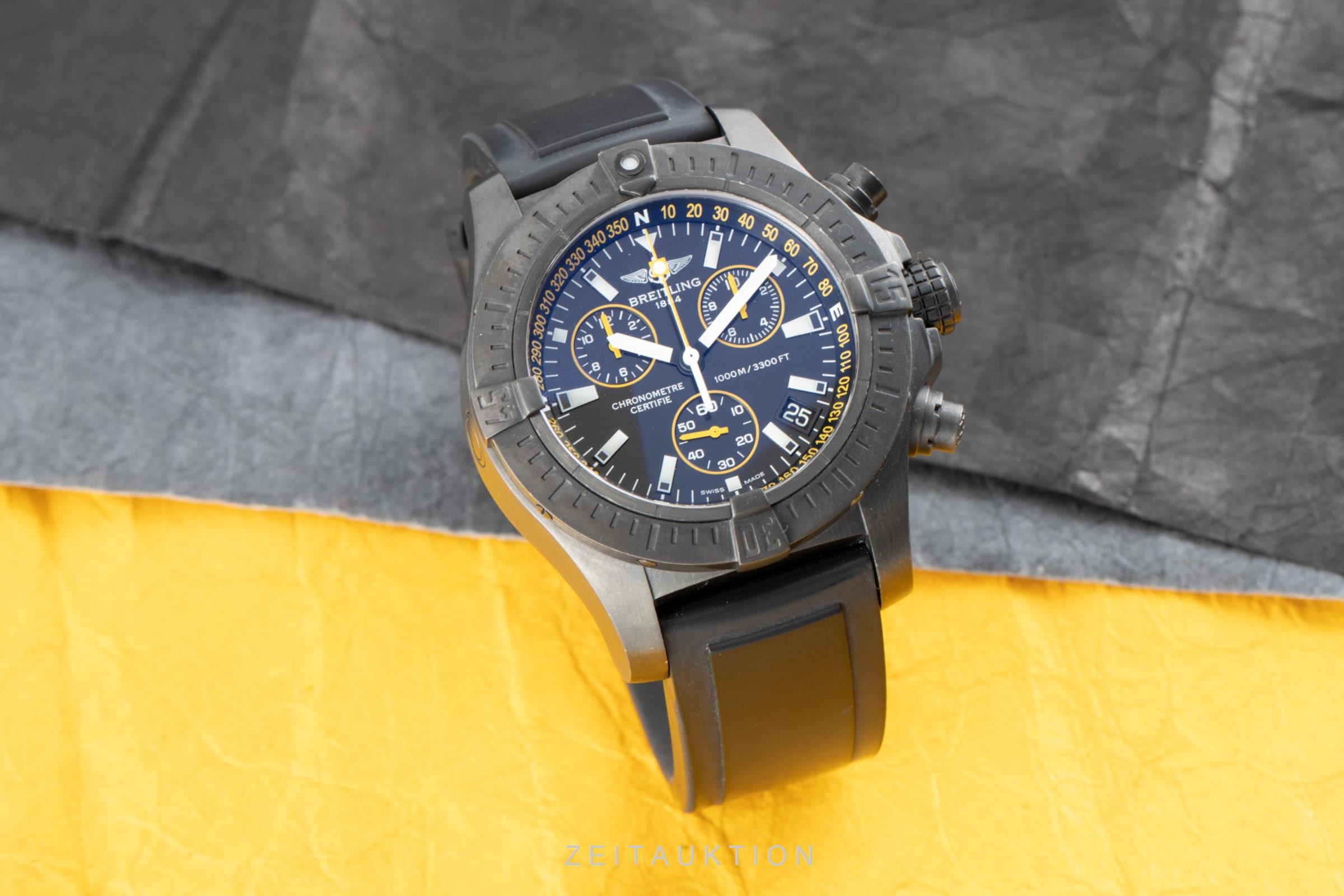 breitling avenger quartz