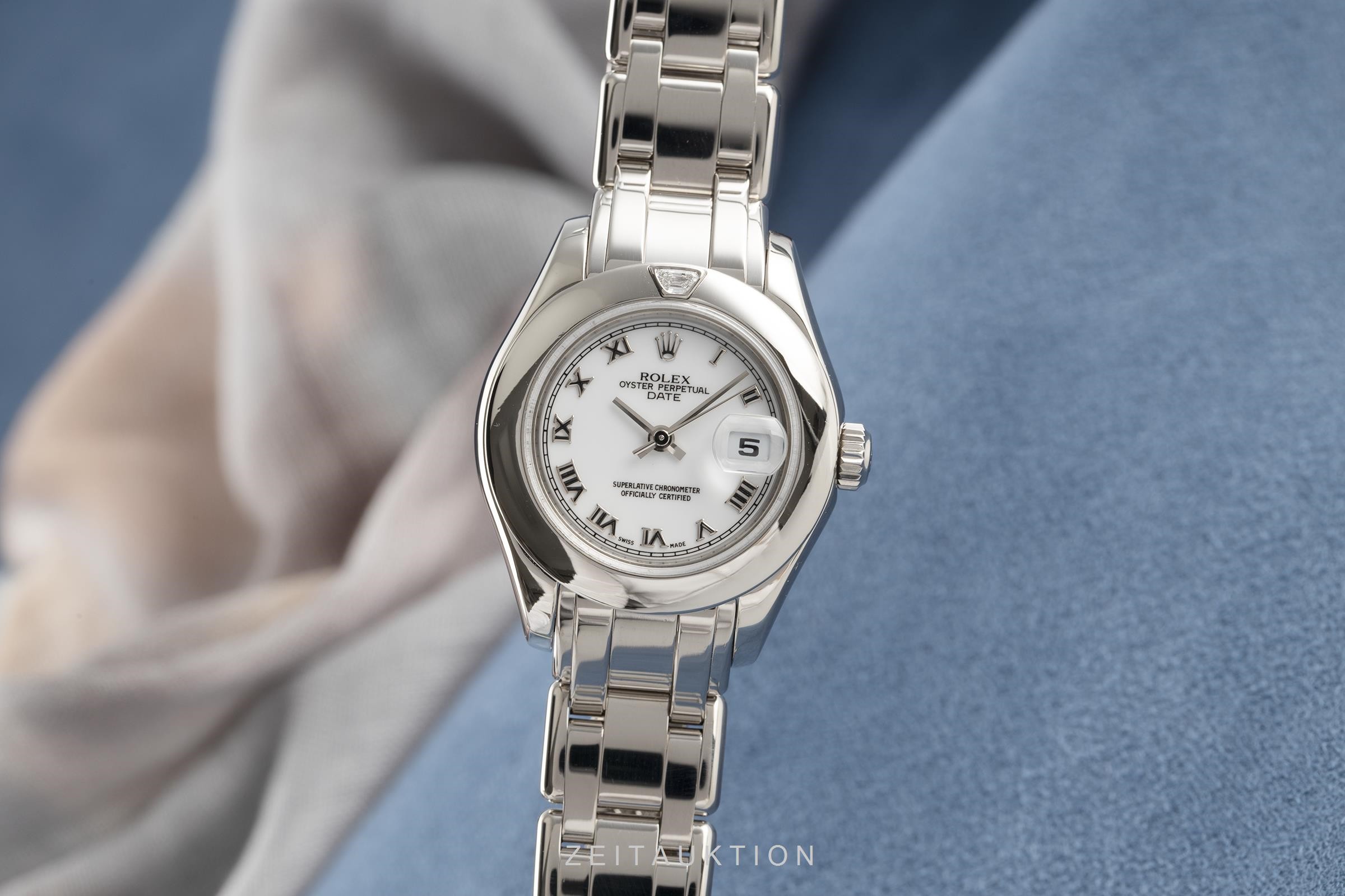 Rolex Date or blanc 18 ct automatique Kal. 2235 Ref. 80329  | Zeitauktion