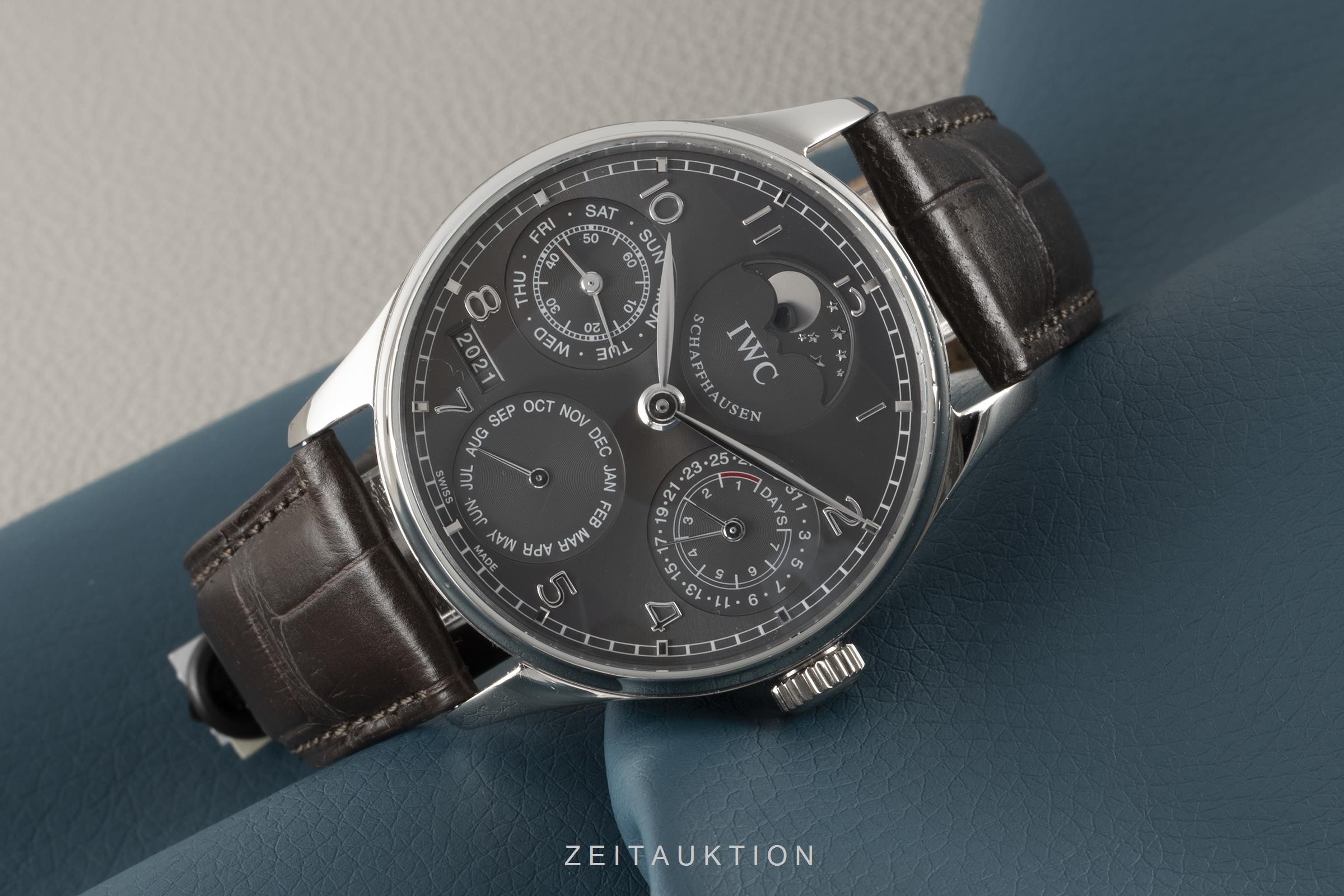 IWC Portugieser or blanc 18 ct automatique Kal. C.51610 Ref.  IW502218  | Zeitauktion