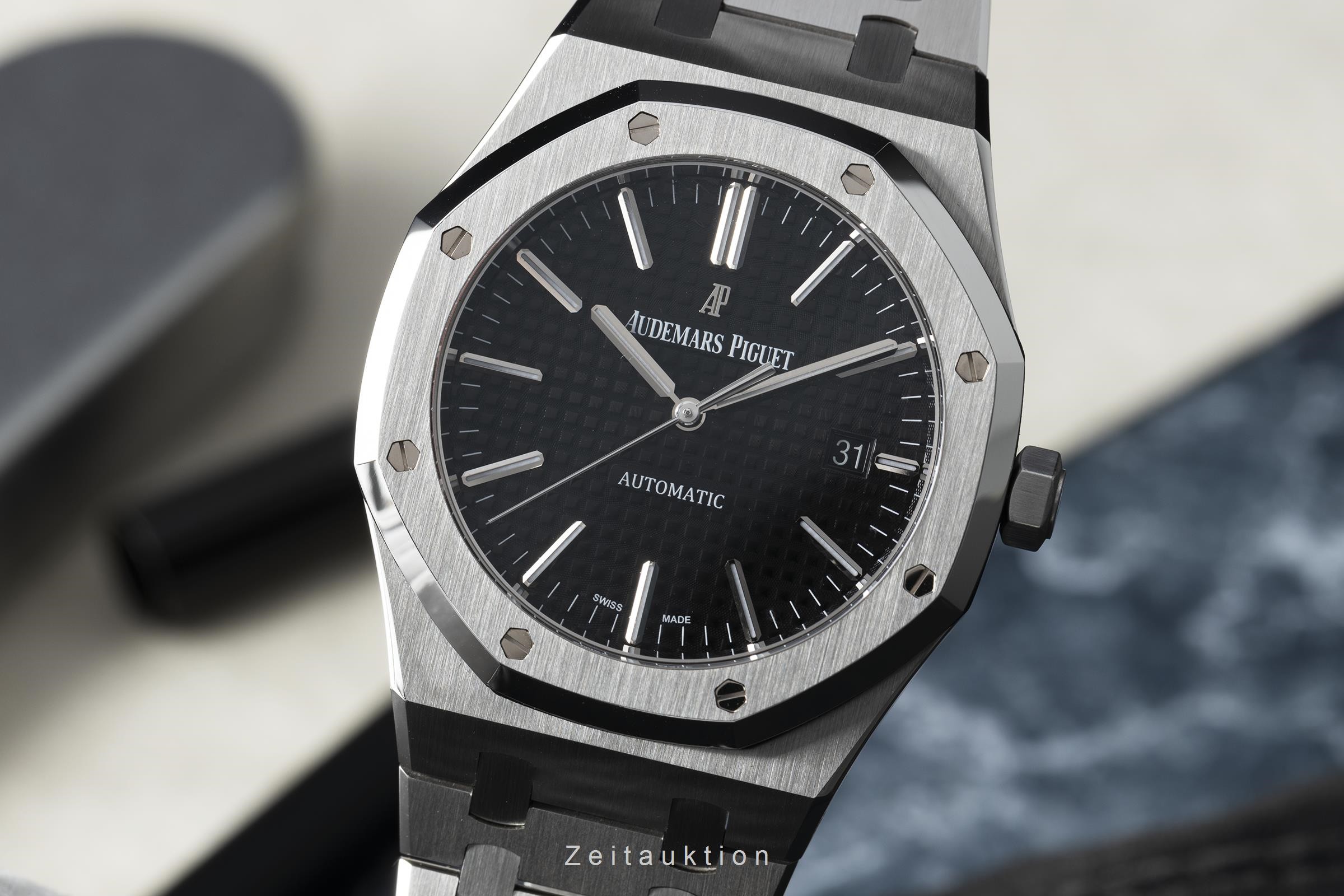 Audemars Piguet Royal Oak steel automatic Kal. 3120 Ref. 15400ST.OO.1220ST.01  | Zeitauktion