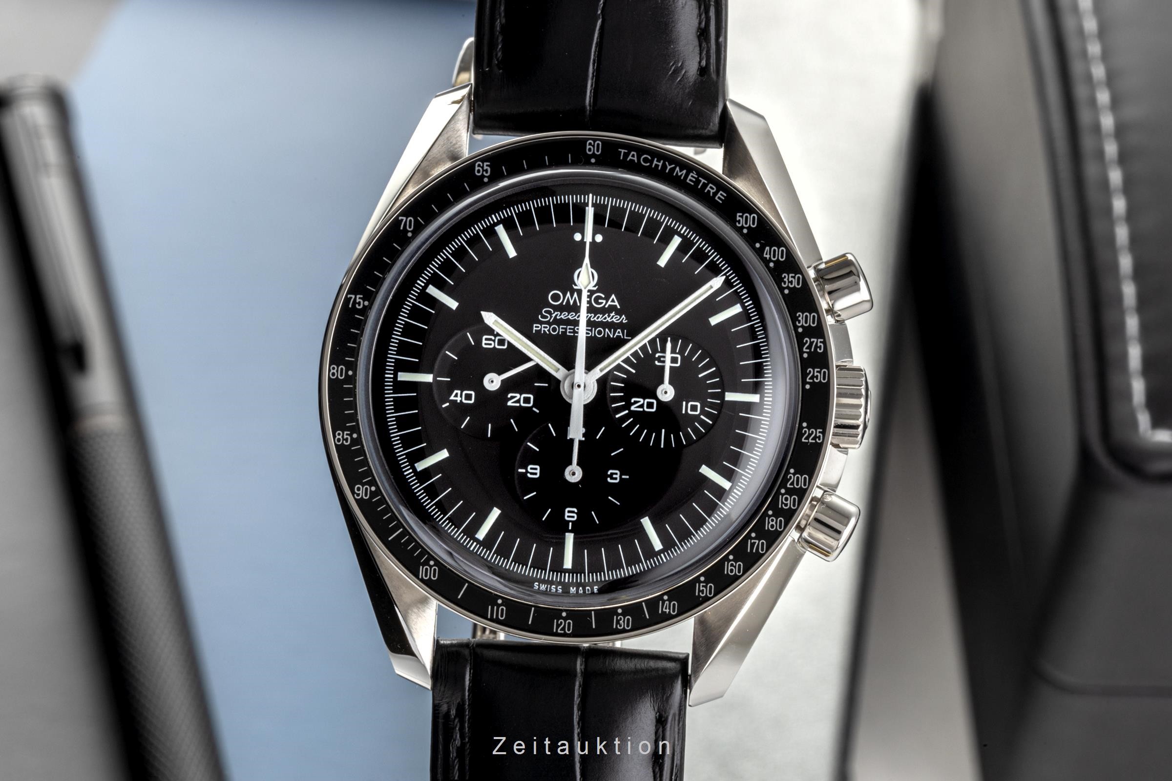 Omega Speedmaster Moonwatch chronograph steel manual winding Kal. 1861 Ref. 311.33.42.30.01.001  | Zeitauktion