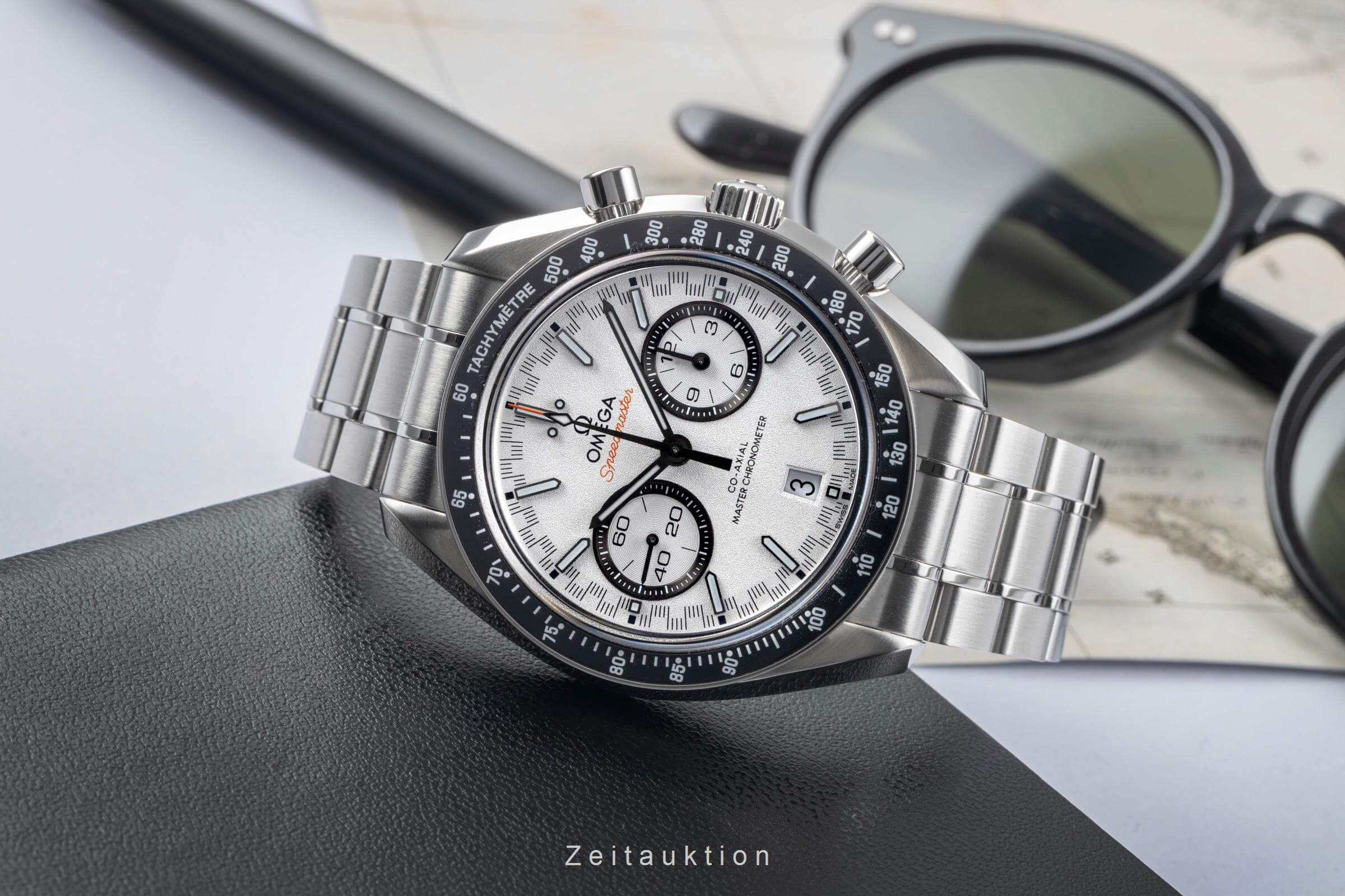 Omega Speedmaster Racing Chronograph Stahl Automatik Kal. 9900 Ref. 329.30.44.51.04.001  | Zeitauktion