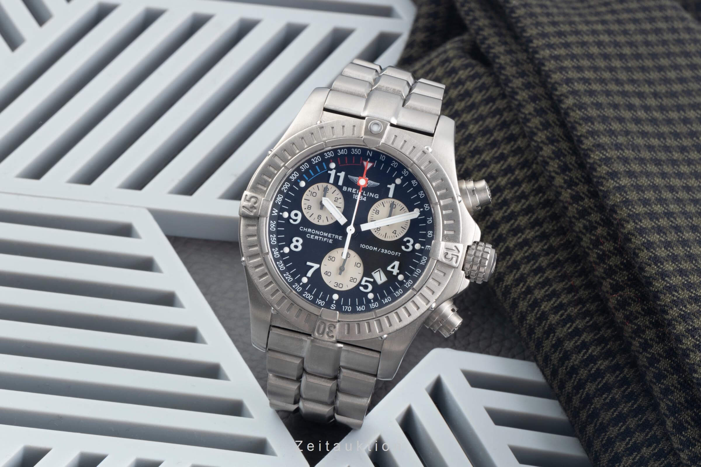 Breitling Avenger chronograph titanium quartz Kal. B73 Ref. E73360  | Zeitauktion