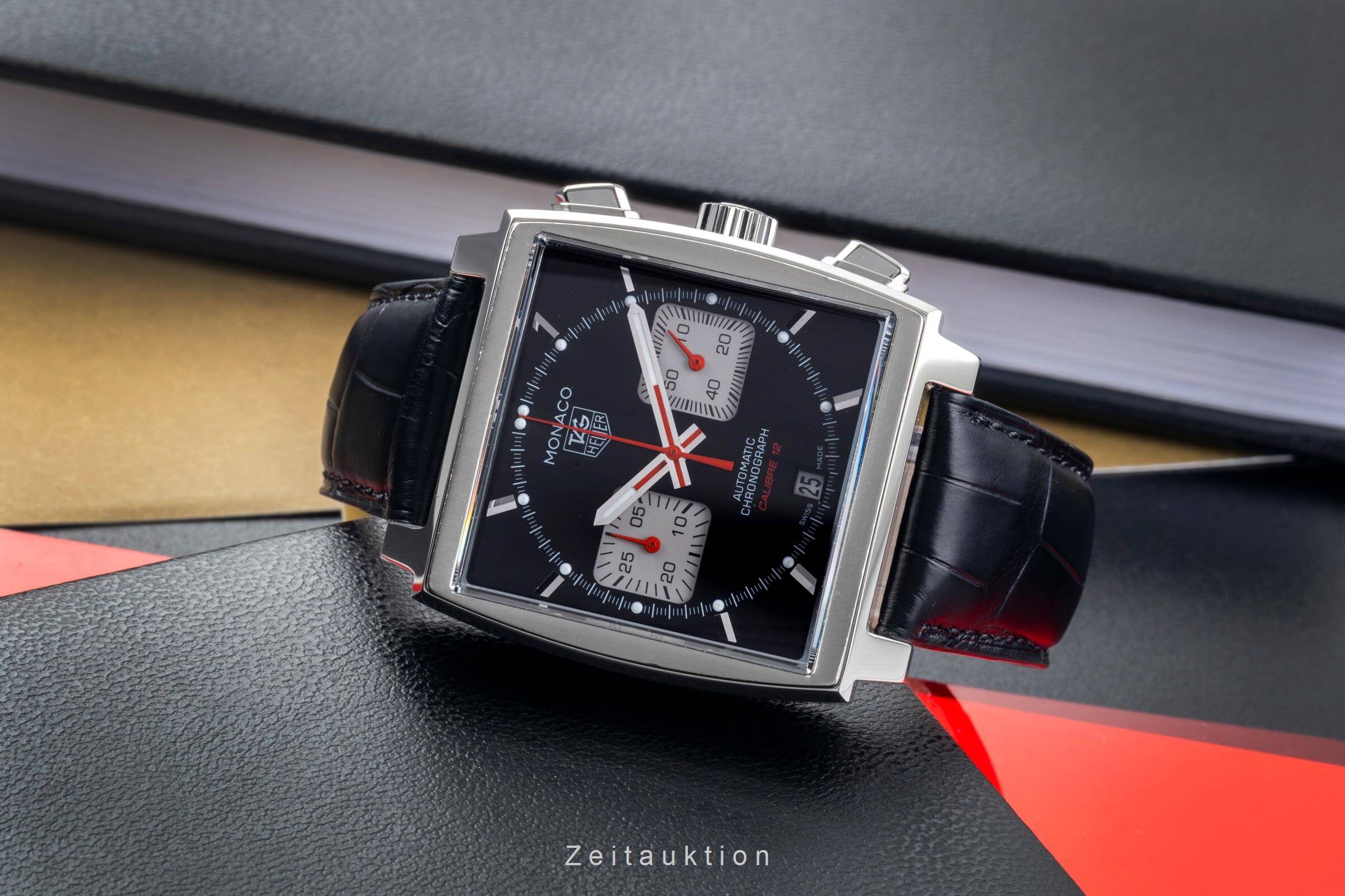 Tag Heuer Monaco cronografo acciaio automatismo Kal. 12 Ref. CAW2114  | Zeitauktion
