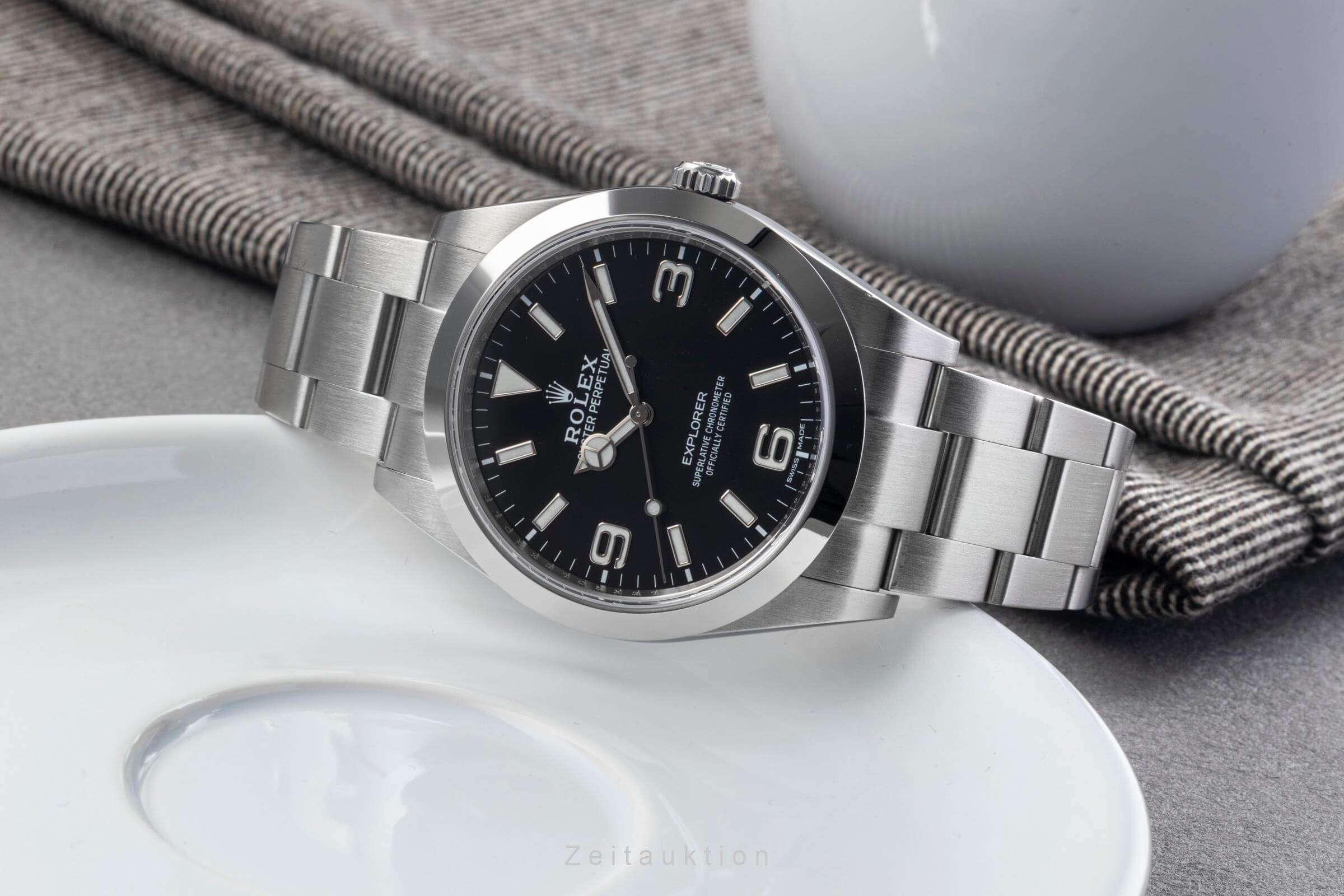 Rolex Explorer steel automatic Kal. 3132 Ref. 214270  | Zeitauktion