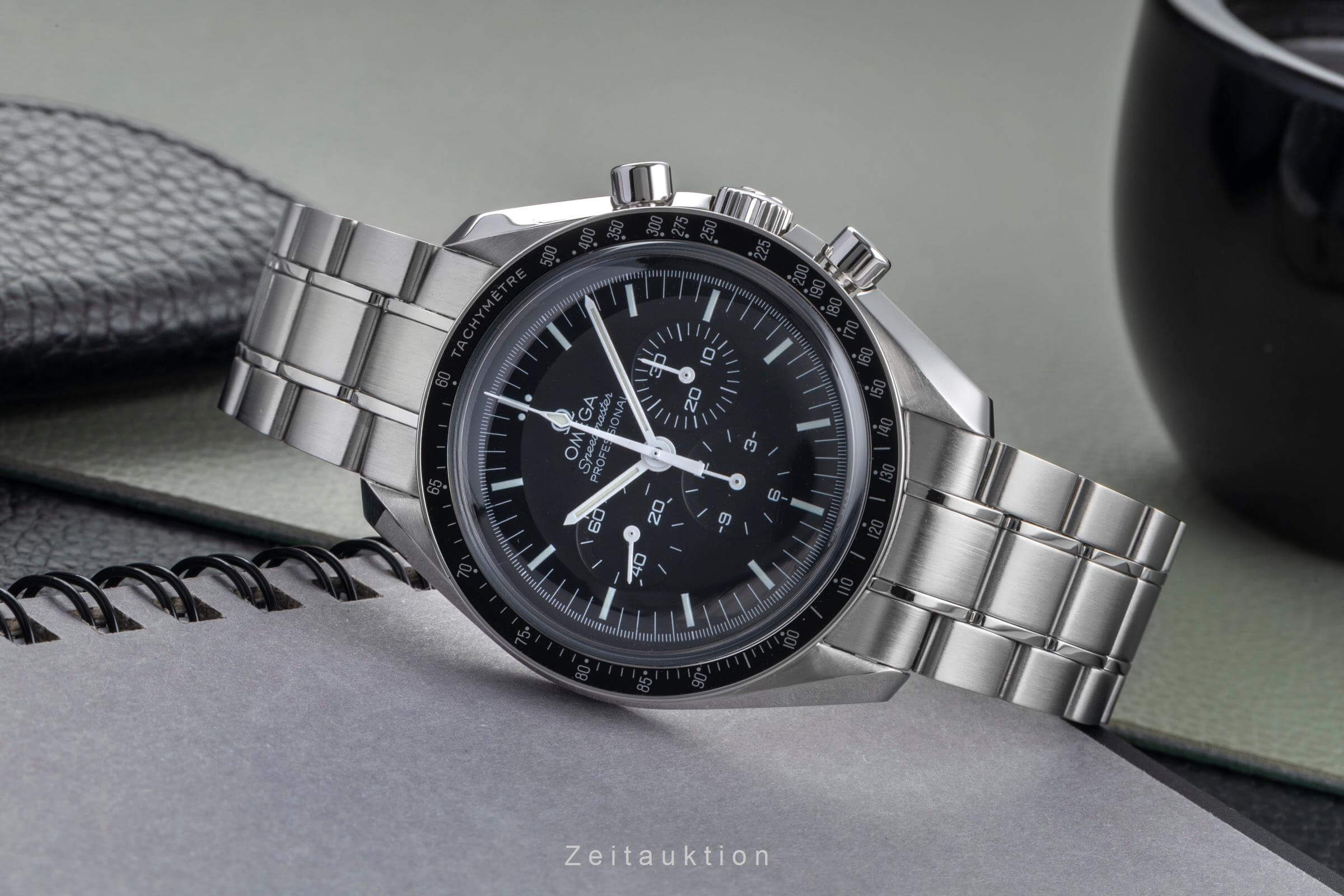 Omega Speedmaster Moonwatch chronographe acier à remontage manuel Kal. 1861 Ref. 311.30.42.30.01.005  | Zeitauktion