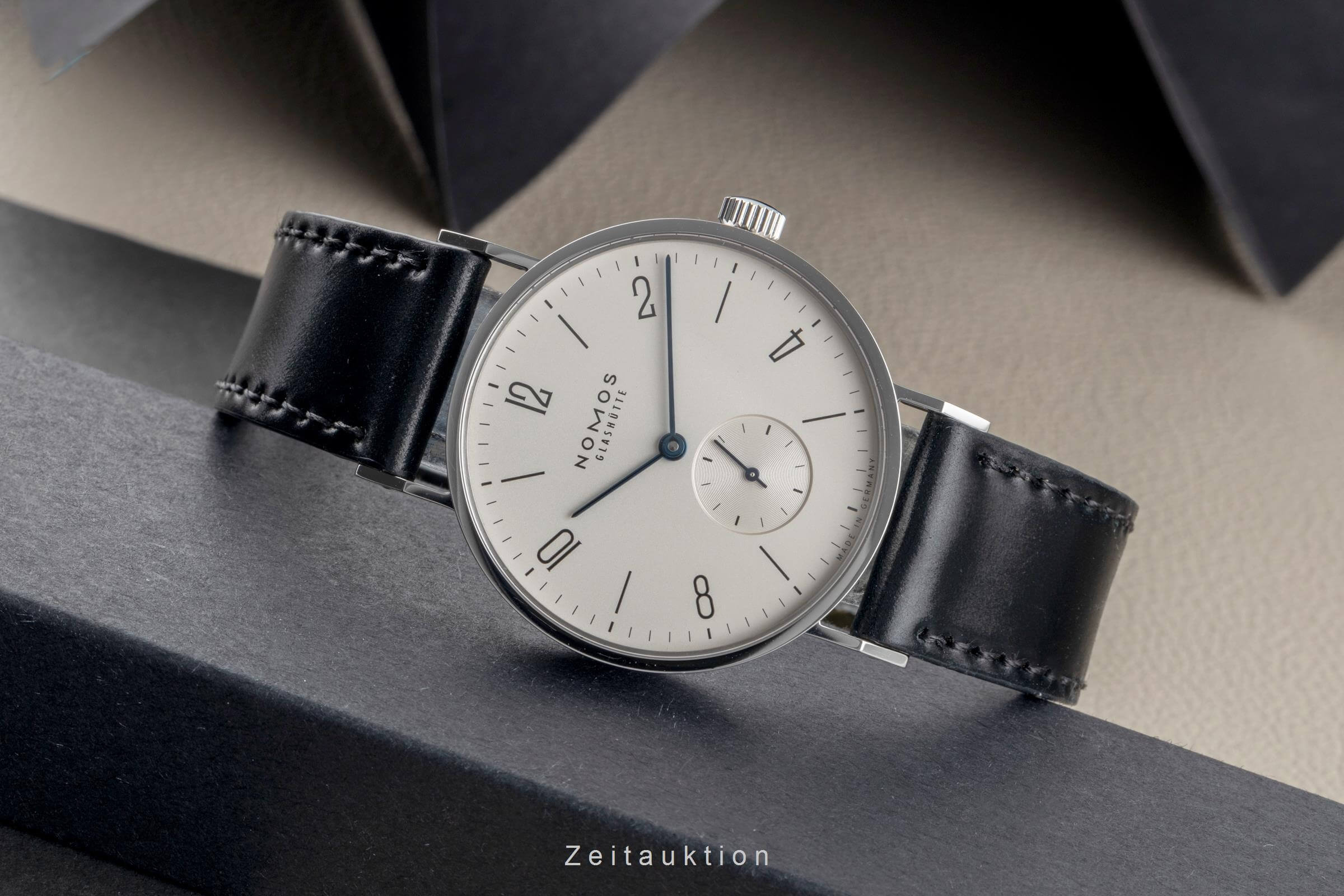 Nomos Tangente Stahl Handaufzug Kal. Alpha Ref. 101  | Zeitauktion