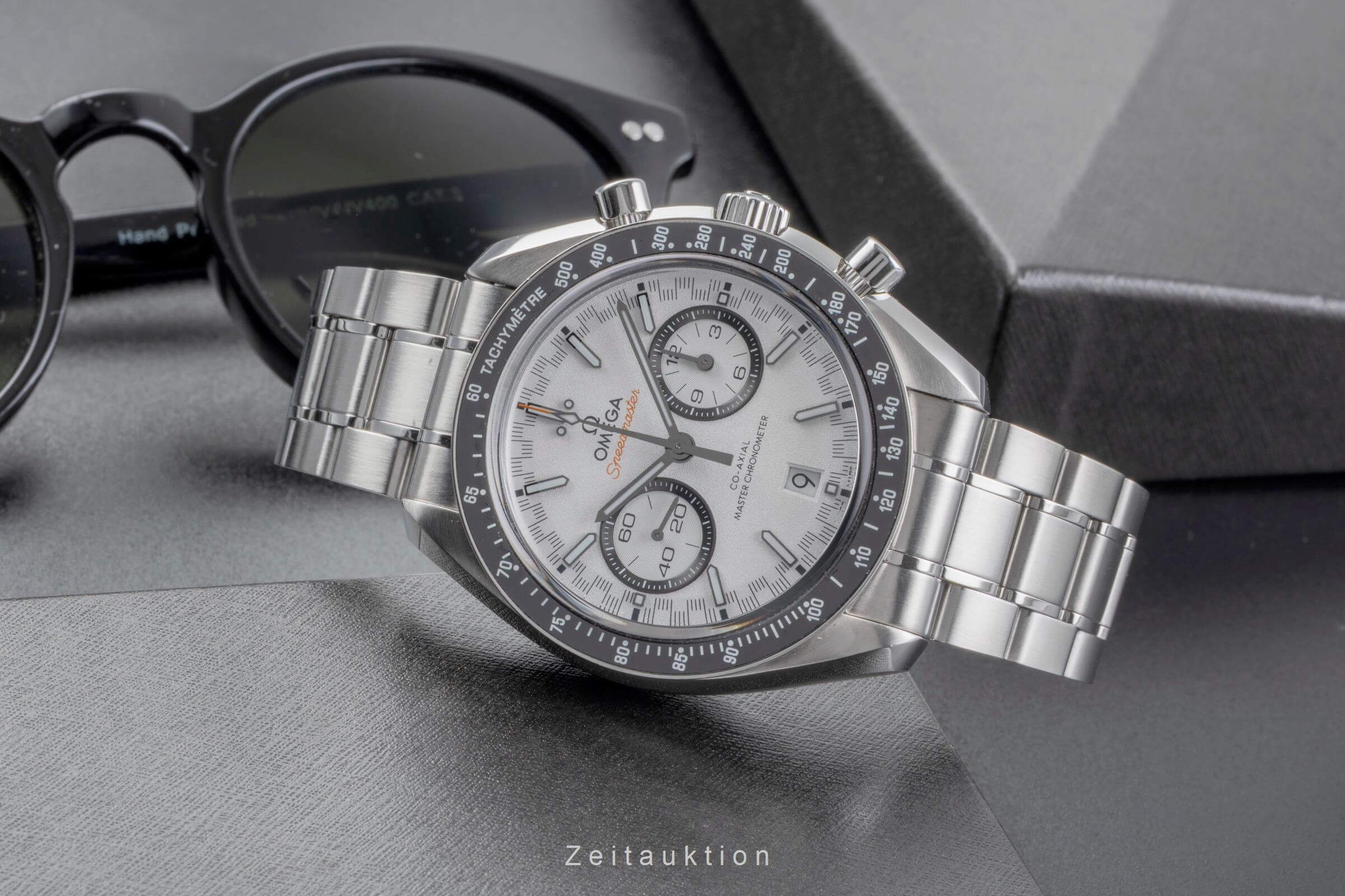 Omega Speedmaster Racing Chronograph Stahl Automatik Kal. 9900 Ref. 329.33.44.51.04.001  | Zeitauktion
