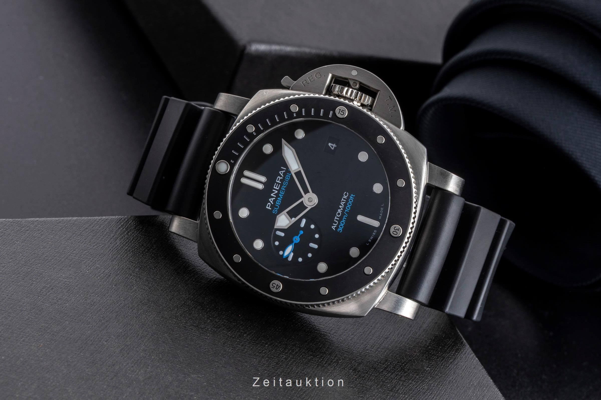 Panerai Submersible steel automatic Kal. P.900 Ref. PAM01683  | Zeitauktion
