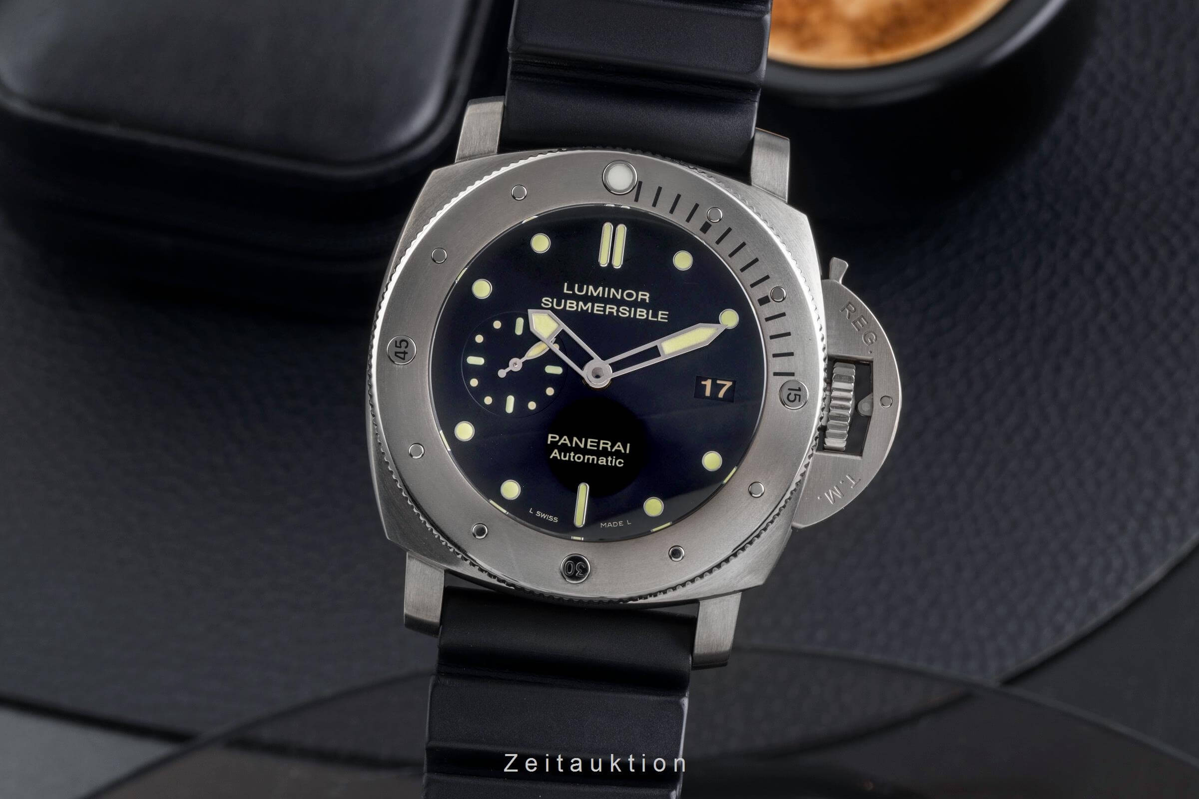Panerai Submersible titanium automatic Kal. P.9000 Ref. PAM00305  | Zeitauktion