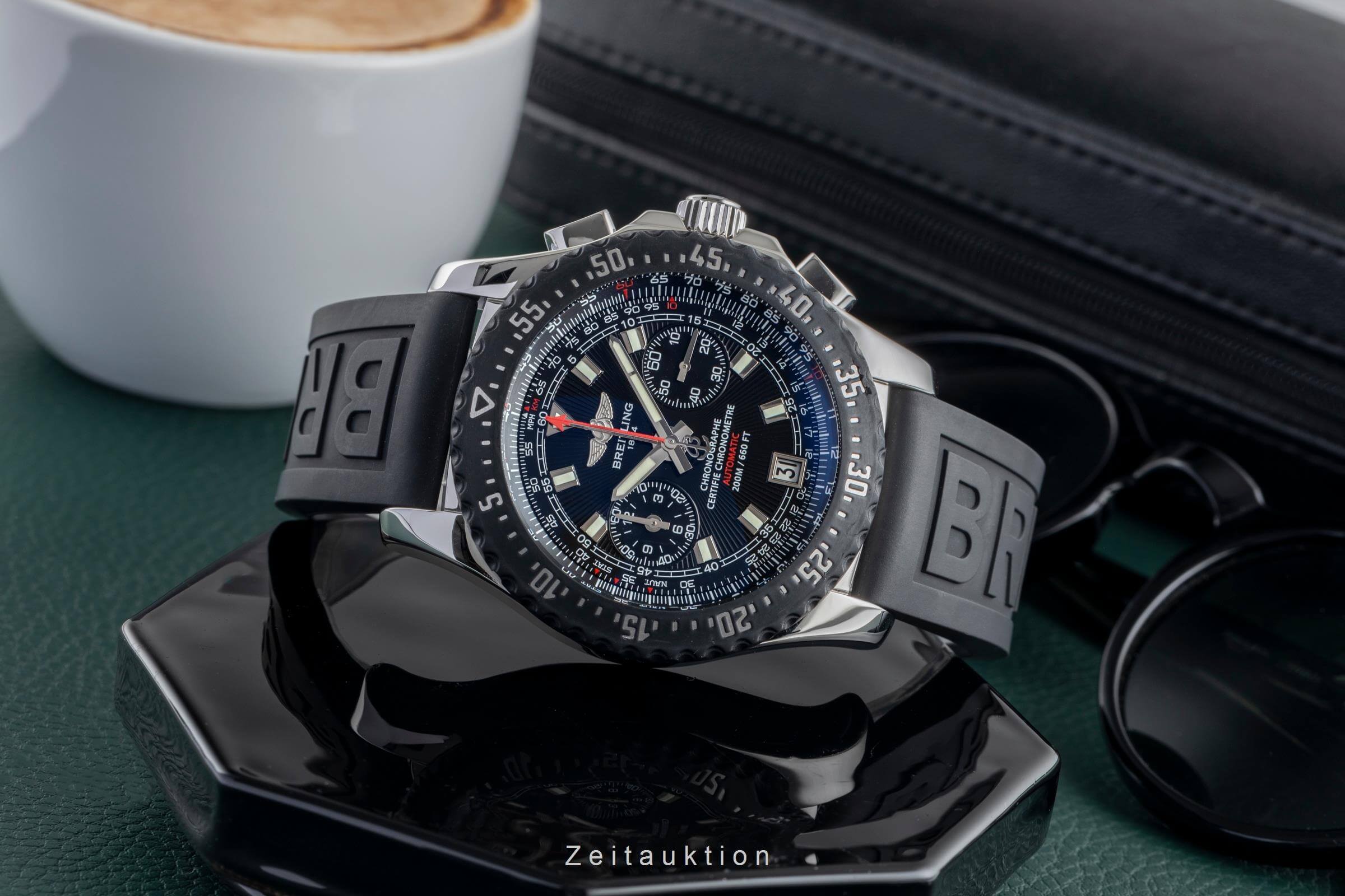 BREITLING スカイレーサ Breitling - Avenger Skyland Chronograph 'Code Yellow